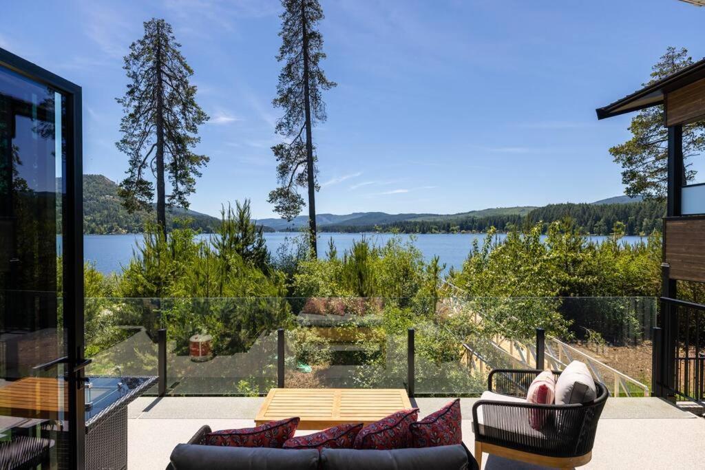 Kelly'S Sunset Lake Retreat Shawnigan Lake Esterno foto