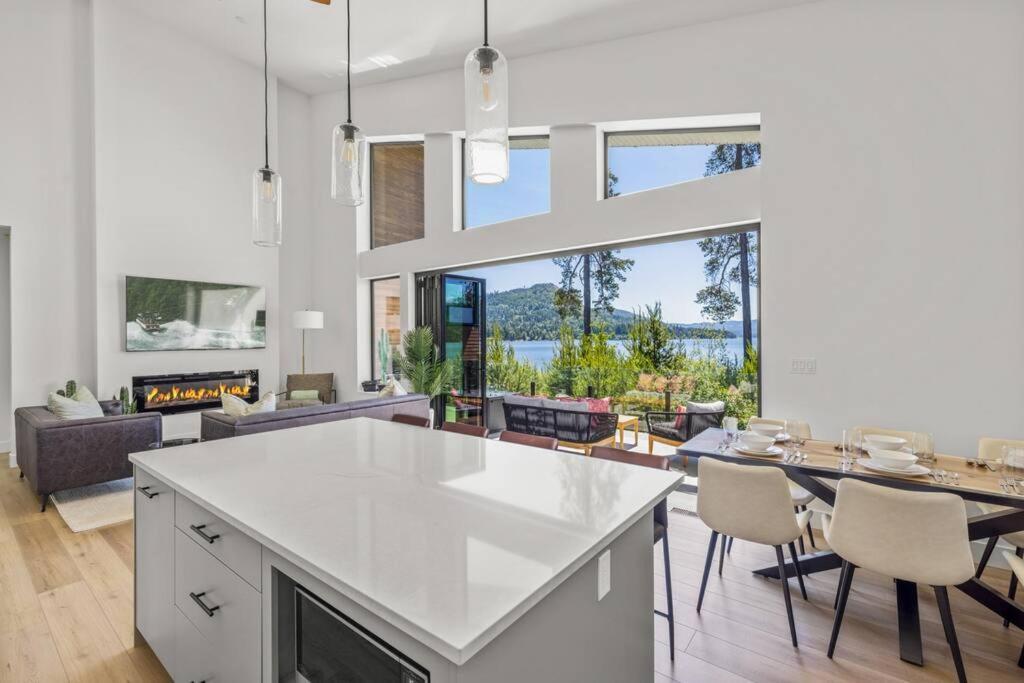 Kelly'S Sunset Lake Retreat Shawnigan Lake Esterno foto