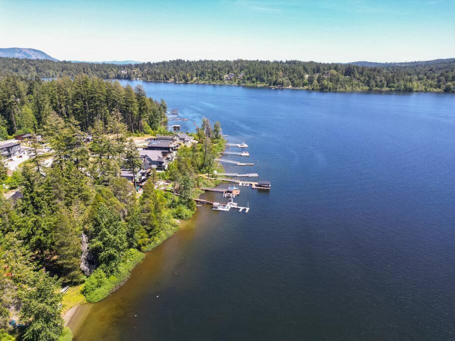 Kelly'S Sunset Lake Retreat Shawnigan Lake Esterno foto