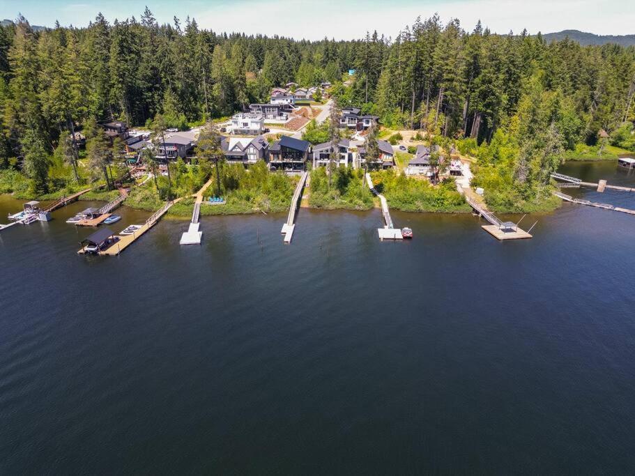 Kelly'S Sunset Lake Retreat Shawnigan Lake Esterno foto