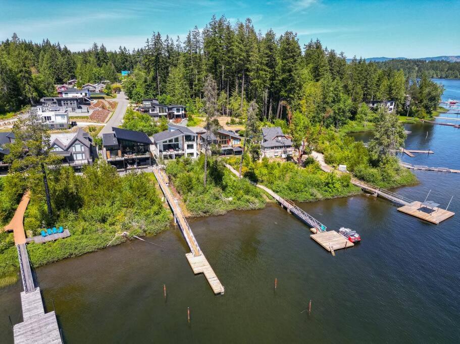 Kelly'S Sunset Lake Retreat Shawnigan Lake Esterno foto